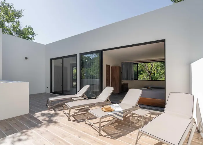 Twelve O'clock - Luxury Villa