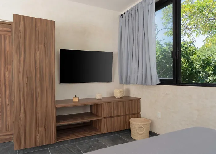 Twelve O'clock - Luxury Villa