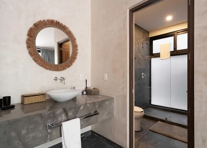 Twelve O'clock - Luxury Villa