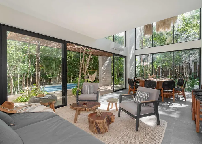 Twelve O'clock - Luxury Villa