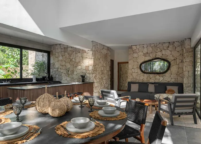 Twelve O'clock - Luxury Villa