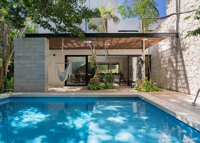 Twelve O'clock - Luxury Villa