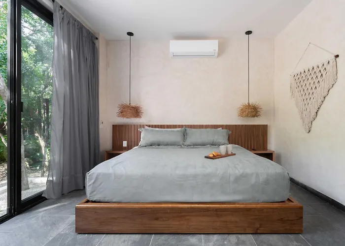 Twelve O'clock - Luxury Villa
