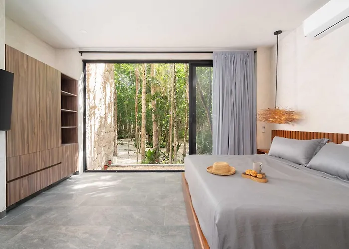 Twelve O'clock - Luxury Villa