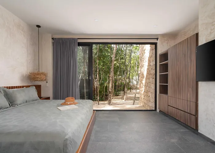 Twelve O'clock - Luxury Villa